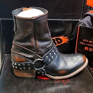 Freebird by Steven Ramone Black 8 NIB